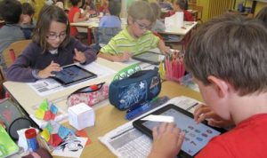 Enquête, les plus de 50 ans favorables à l’utilisation des tablettes tactiles à l’école !